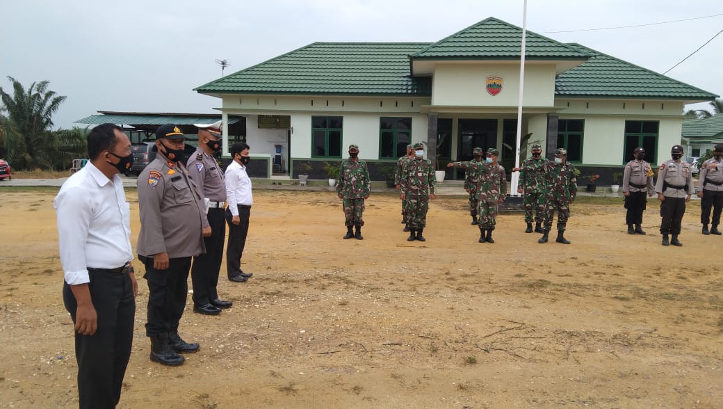 Siaga Penanganan Karlahut & Covid-19, Apel Gabungan TNI-POLRI Dilaksanakan di Makoramil Minas