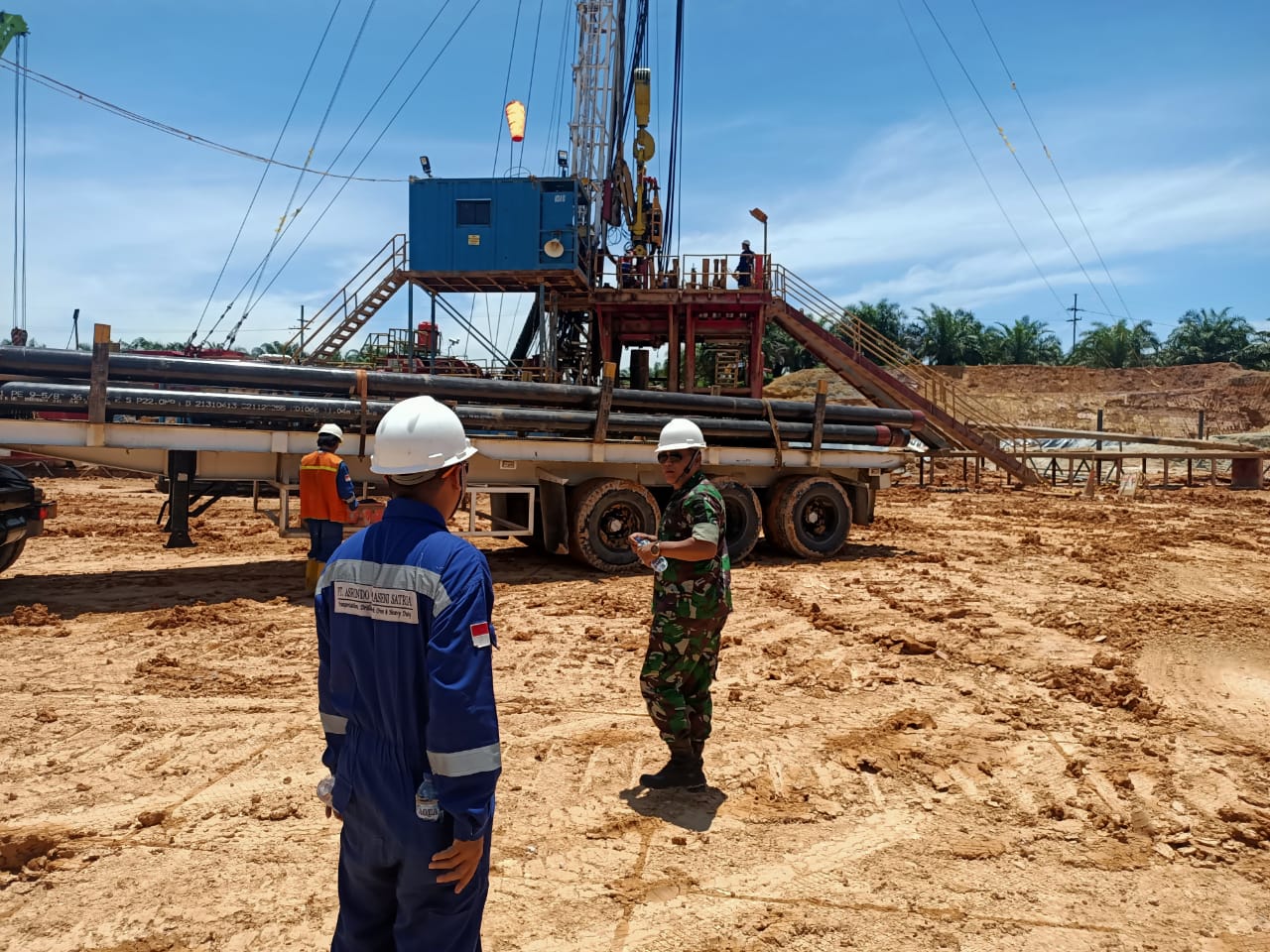 Jaga Keamanan OVN di PT PHR, Dua Anggota Koramil Minas Ini Continue Lakukan Patroli Drilling 