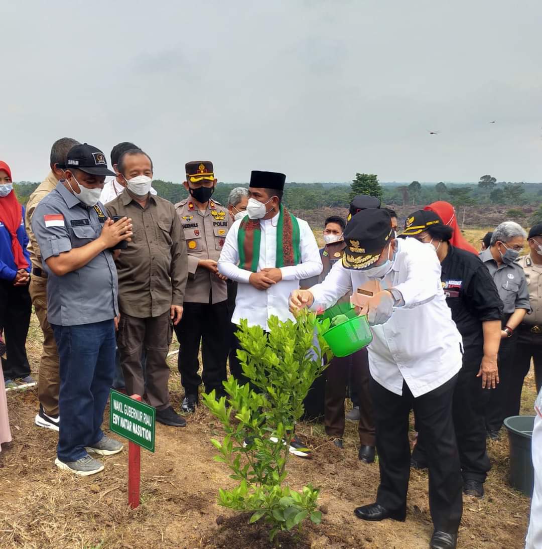 Mentri LHK Lakukan Kunjungan Kerja Ke Desa Kemang Di Kabupaten Pelalawan