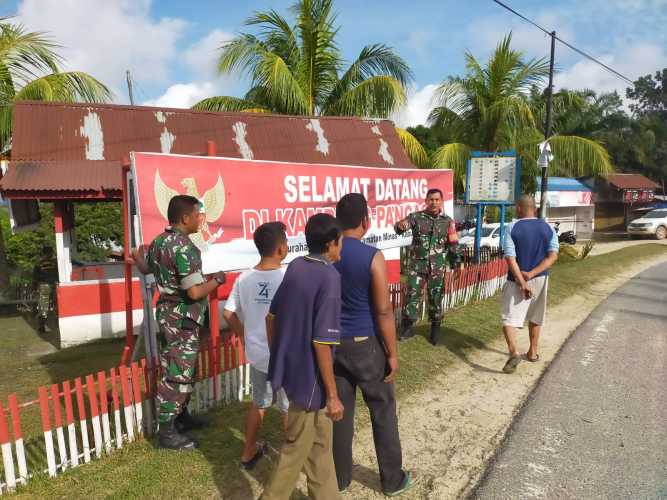 Babinsa Koramil 03/Minas Sertu Ardhi Komsos Tentang Nilai-nilai Pancasila Terhadap Warga Binaan di Kampung Pancasila