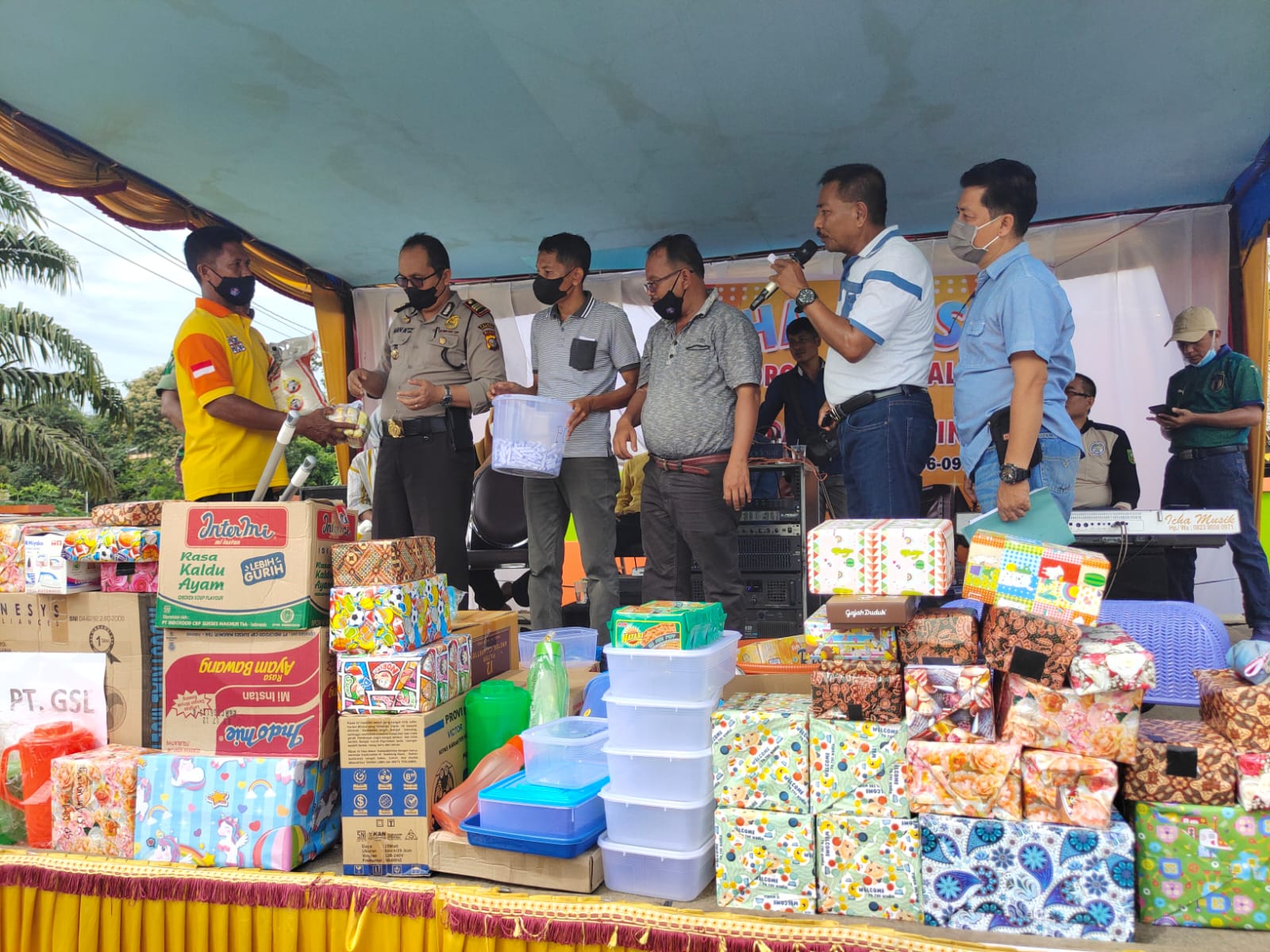 Antusias Adanya Door Prize, Warga di Kuansing Berebut Ikut Vaksinasi