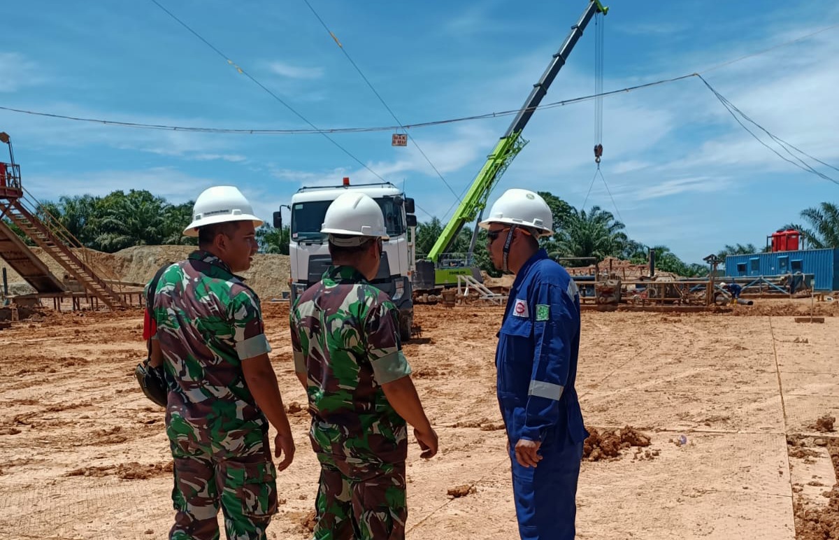 Jaga Keamanan OVN di PT PHR Minas, Serda Dwi Harianto Adi dan Serda Parjuni Continue Lakukan Patroli di 4 Lokasi Drilling