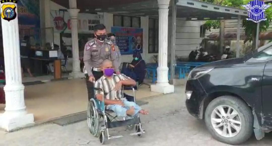 Buat Wajib Pajak Penyandang Disabilitas Nyaman Unit Regident Polres Siak Adakan Fasilitas Kursi Roda