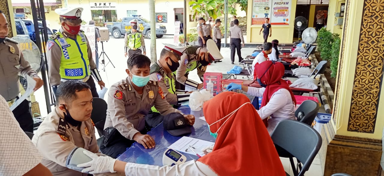 Puluhan Personel Polres Kampar Donorkan Darahnya Jelang Hari Bhayangkara ke-74