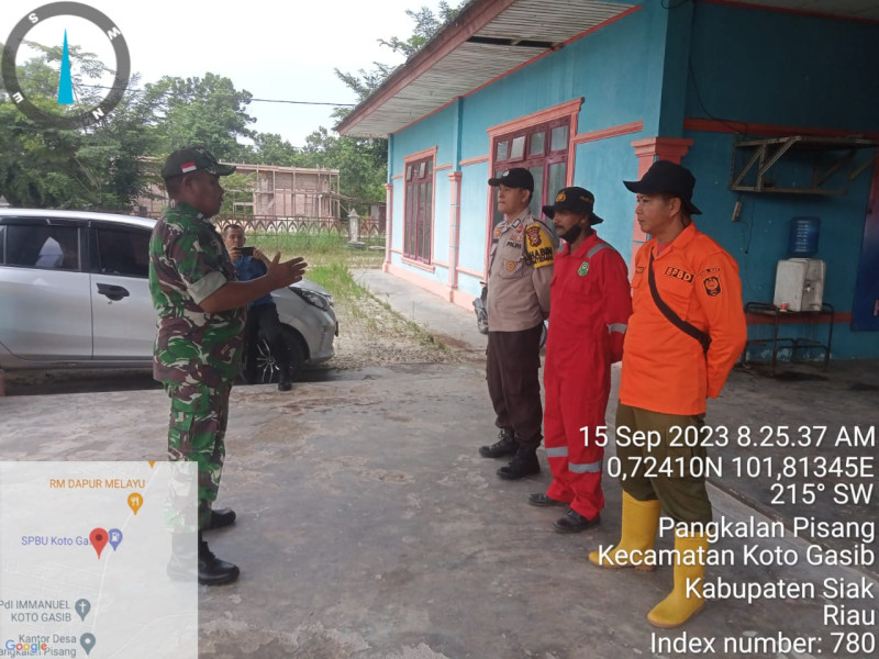 Sertu Sahidin Babinsa Koramil 04/Perawang Dengan Rutin Lakukan Penjagaan di Posko Gabungan Karhutla BPBD Kecamatan Koto Gasib