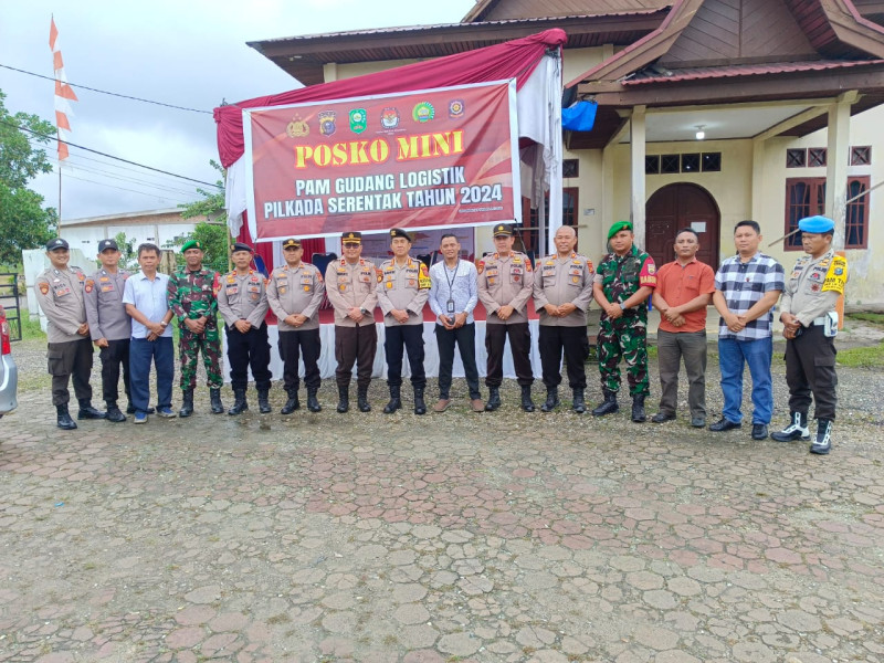 Anggota Koramil 03/Minas Dampingi Dir Samapta Polda Riau Pantau Langsung Keamanan Logistik Pilkada di Minas