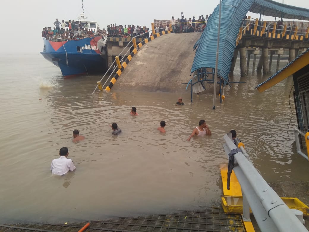 Pelabuhan Roro T.Buton Siak Ambruk, 1 Orang Korban Masih Dalam Pencarian