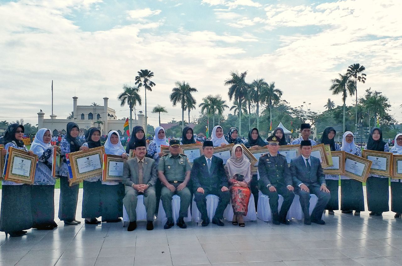 Dihadiri pelajar/mahasiswa dari  28  proinsi, Upacara Hardiknas di Siak bertabur penghargaan.
