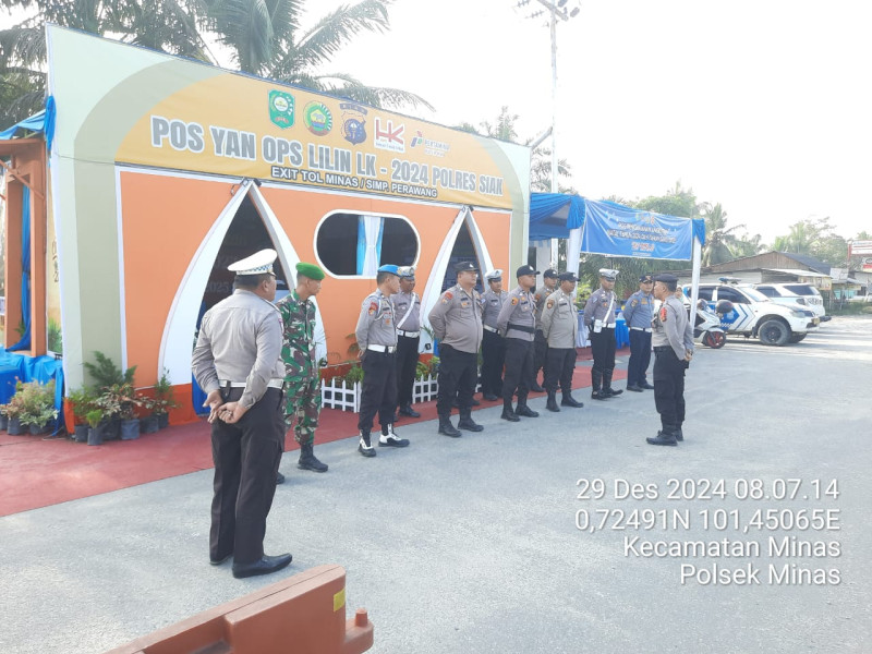 Serka Sri Wahyudi Ikut Lakukan Pengamanan Arus Mudik Natal dan Tahun Baru di Pos Pam Simpang 4 Perawang
