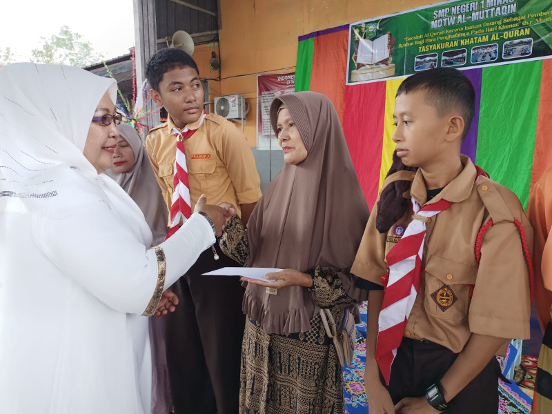 Diakhir Kegiatan Proses Belajar Mengajar 1445 H, Gudep Pangkalan SMPN 1 Minas Laksanakan Giat Khatam Qur'an dan Santuni Anak Yatim Piatu