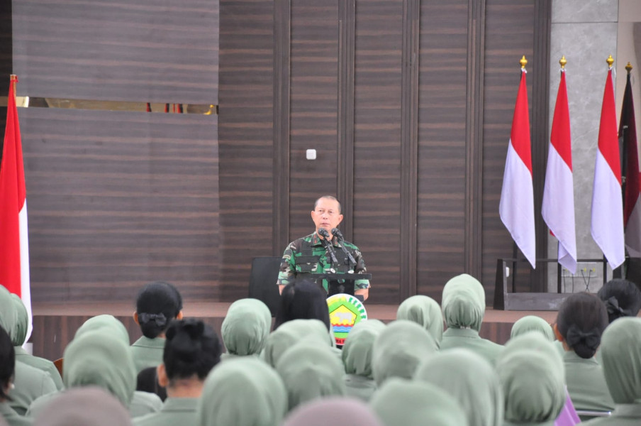Brigjen TNI Dany Racka Resmi Buka Penyuluhan Hukum Bagi Prajurit, PNS dan Persit