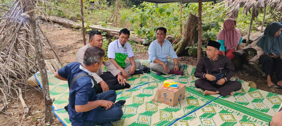Polsek Batang Gansal Silaturahmi dan Ajak Warga Desa Pedalaman Sukseskan Pemilu