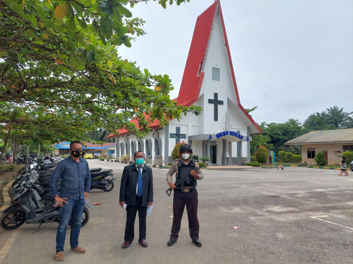 Jega Keamanan & Penerapan Prokes Saat ibadah, Polsek Minas Patroli Disejumlah Gereja