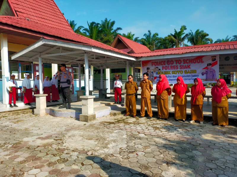 Kapolsek Koto Gasib Gandeng LAN Siak Giat Police Goes To School di SDN 1 Kuala Gasib