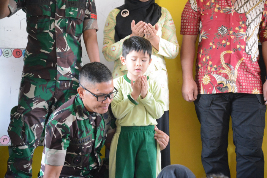 Korem 031/Wira Bima Laksanakan Program Makan Bergizi Gratis di SD dan TK Kartika