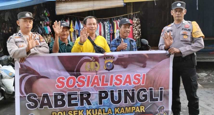 Polsek Kuala Kampar  Sosialisasi  Saber Pungli Sasar Petugas Parkir Pasar Minggu