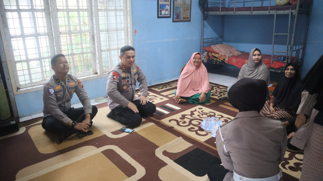 Kapolres Pelalawan Sambangi Rumah Duka Korban Kecelakaan di Lokasi Banjir