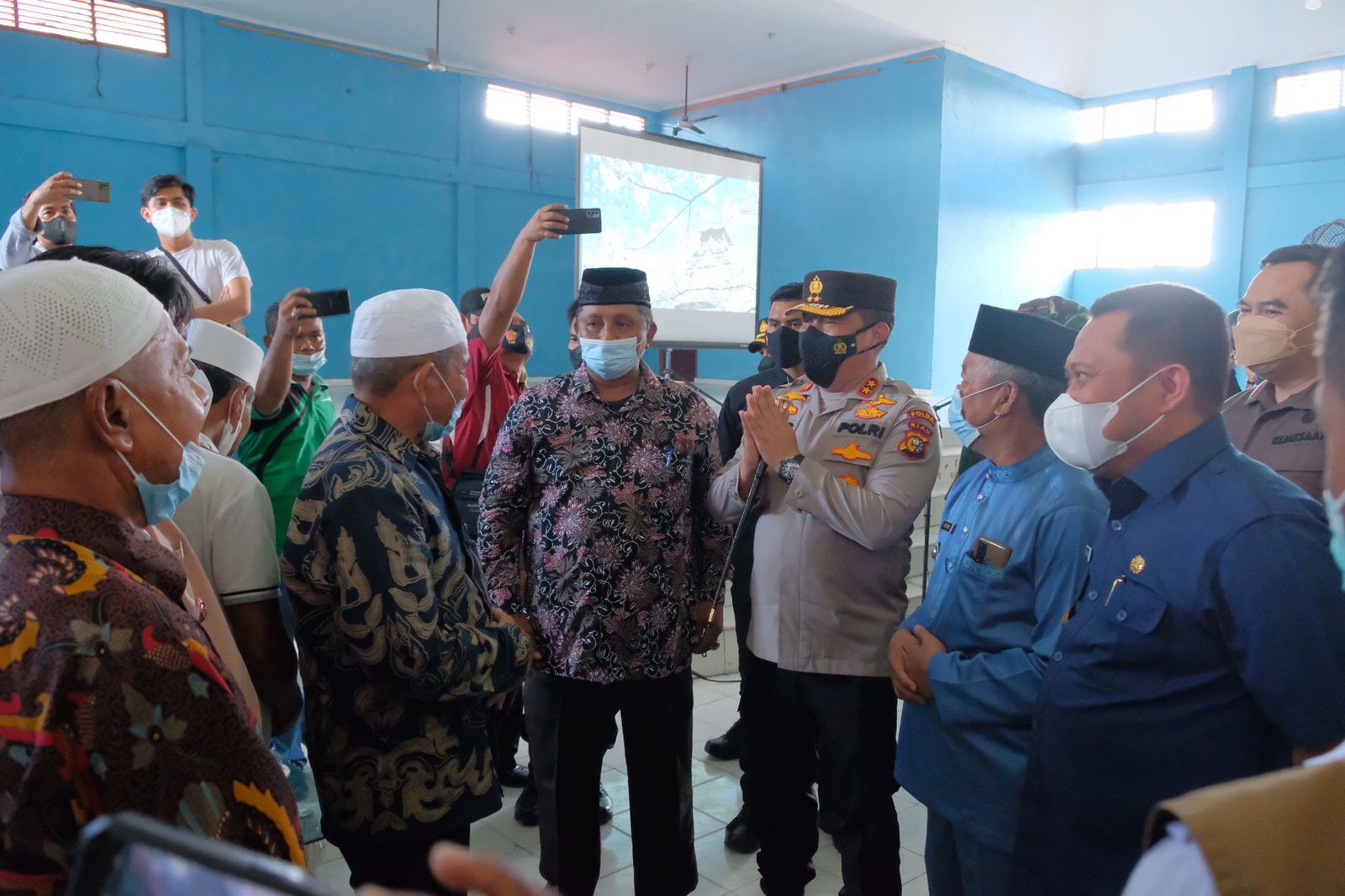 Kapolda Riau Tinjau Vaksinasi Serentak di Kampar Kiri, Target 70 Persen Akhir 2021
