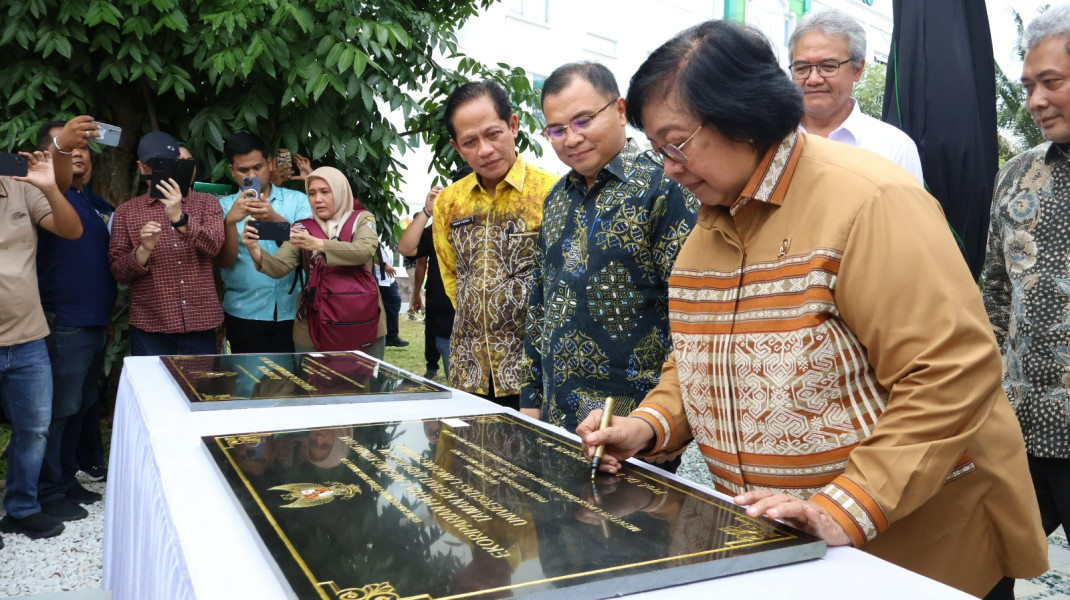 Jadi Solusi Lingkungan, Menteri LHK Resmikan Ekoriparian UMRI dan Unilak Yang Dibangun PHR