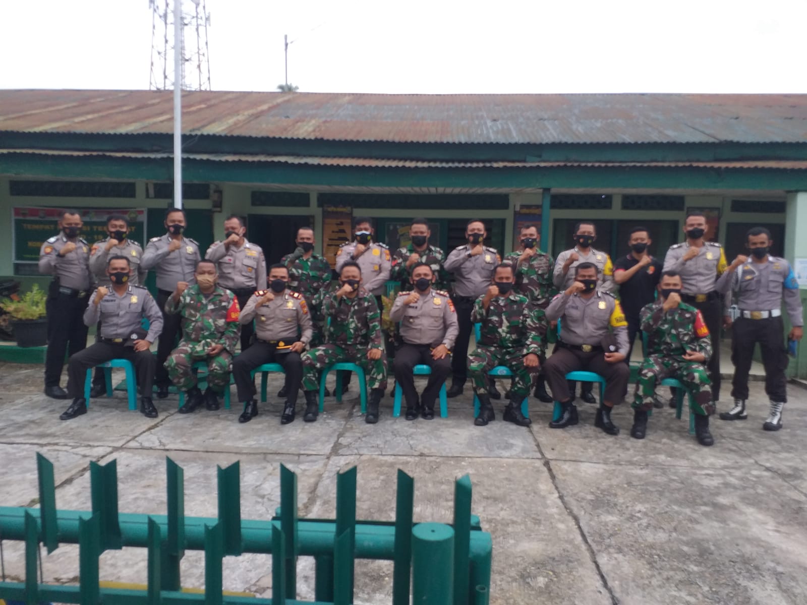 HUT TNI 76, Kapolsek Kuantan Hilir & Logas Tanah Darat Silaturahmi ke Koramil 07 Kuantan Hilir