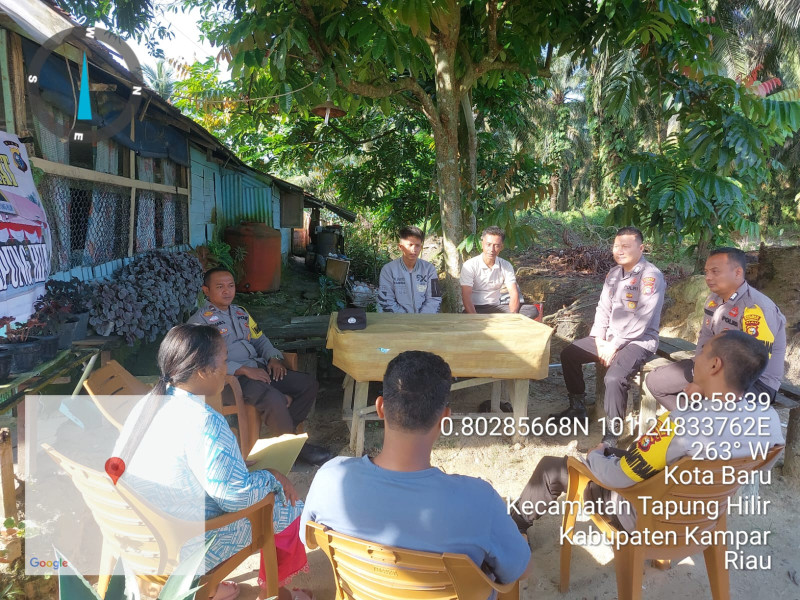 Jumat Curhat di Desa Kota Garo, Polsek Tapung Hilir  Dengarkan  Keluhan  Masyarakat  dan  Berikan  Solusi