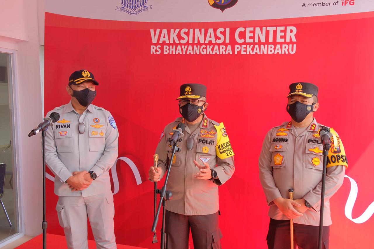 Bagus Luar Biasa, Kakorlantas Bersama Dirut Jasa Raharja Tinjau Vaksin Center Polda Riau