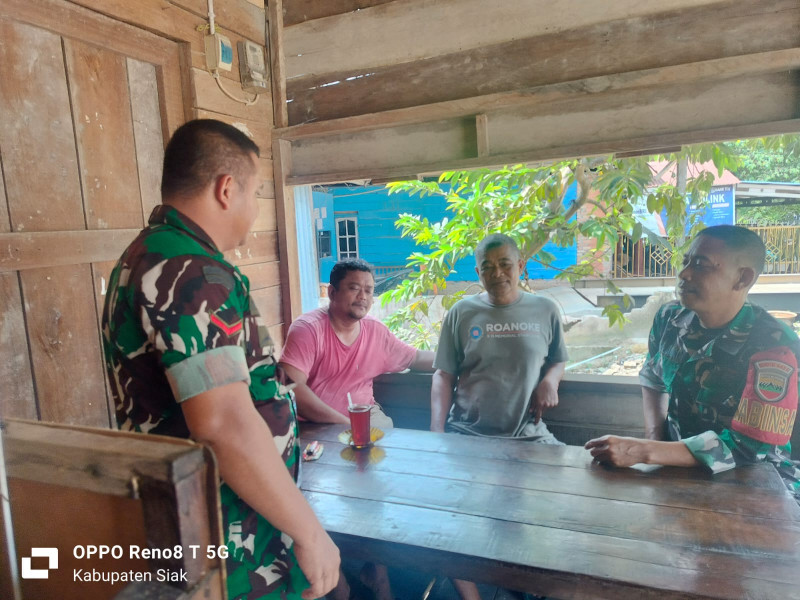 Babinsa Koramil 03/Minas Gencarkan Komunikasi Sosial Terkait Masalah Kesehatan di Kampung Minas Barat