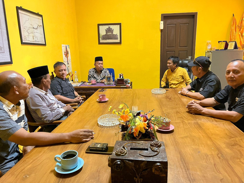 Disambut Hangat Datuk Timbalan LAM Siak, Pengurus JMSI Siak Lakukan Kunjungan Silaturahmi Dan Ziarahi Makam Sultan Siak