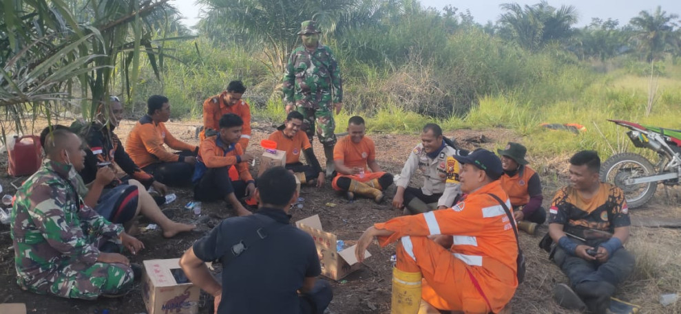Satgas Karhutla Siak Hulu memasuki hari ke 5 Berjibaku Padamkan dan Pendinginan kebakaran Lahan di Pangkalan Baru
