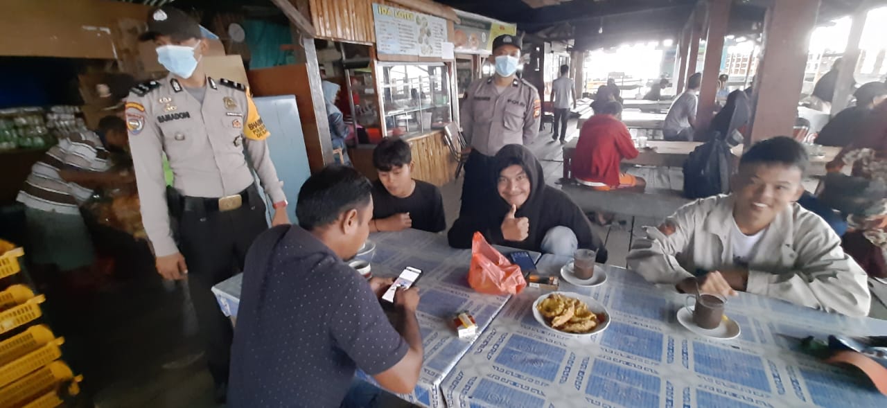 Cegah COVID-19, Personil Polsek Kuala Kampar Patroli dan Himbau Prokes