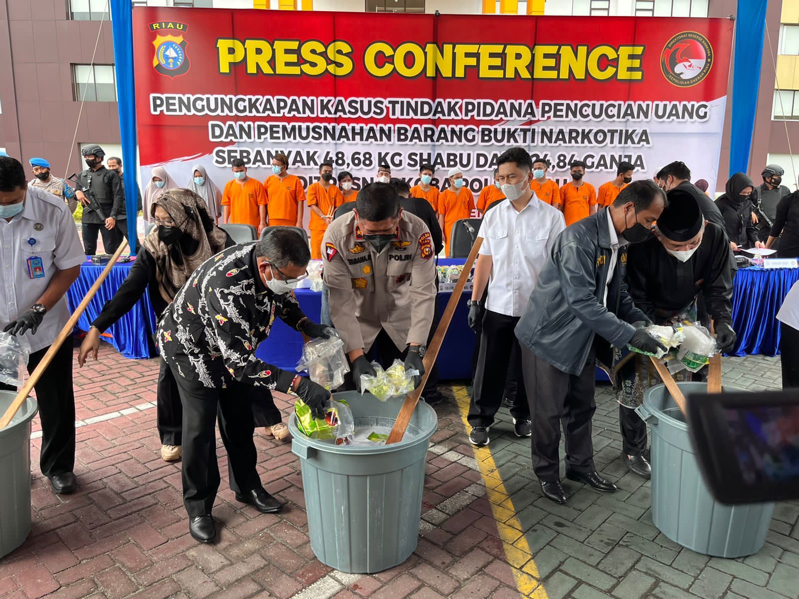 Polda Riau Musnahkan 48,68 KG Sabu, 14 Pelaku Digulung
