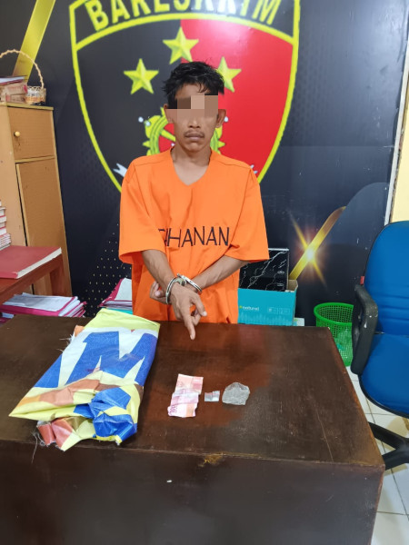 Polsek XIII Koto Kampar Tangkap Pelaku Narkoba Saat Duduk di Warung
