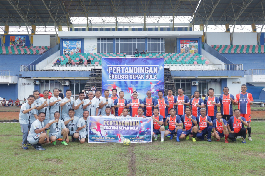 Pupuk Kebersamaan, Polres Inhu Tanding Sepak Bola PJU Versus Kapolsek dan Perwira