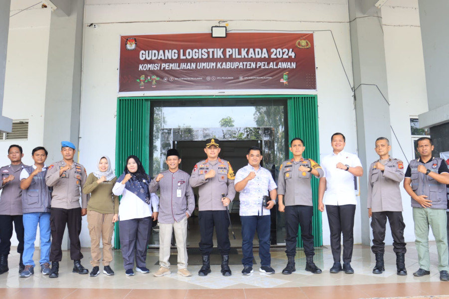 Kapolres Pelalawan Pastikan Keamanan Gudang Logistik Pilkada 2024.