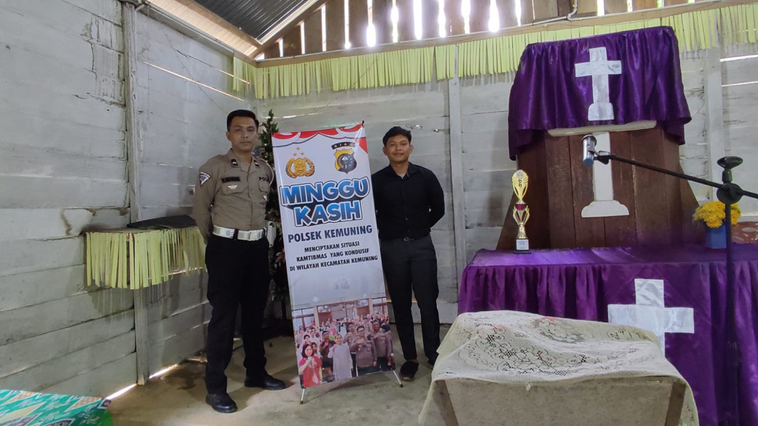Polsek Kemuning Laksanakan Minggu Kasih Dan Cooling System di Gereja HKBP Dusun Massad Keritang 