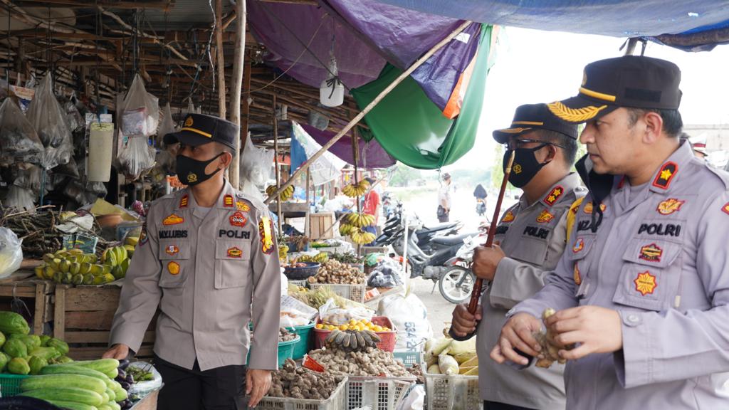 Kapolres Siak & Rombongan Lakukan Pengecekan Pos PPKM di Pasar Tuah Serumpun Perawang