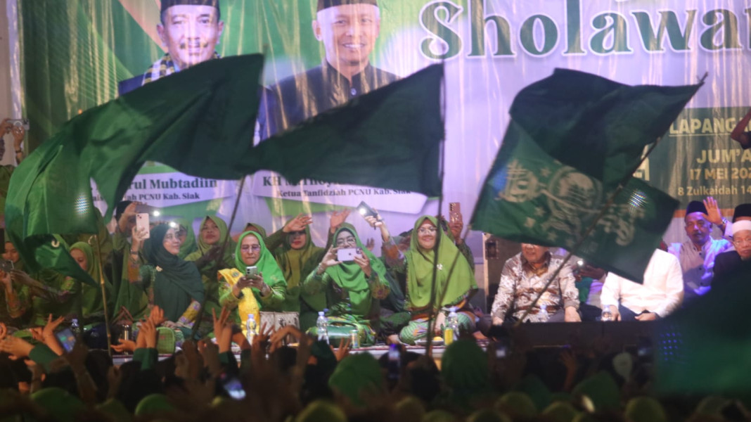15 Ribu Massa Bersholawat di Pelantikan Muslimat NU di Siak