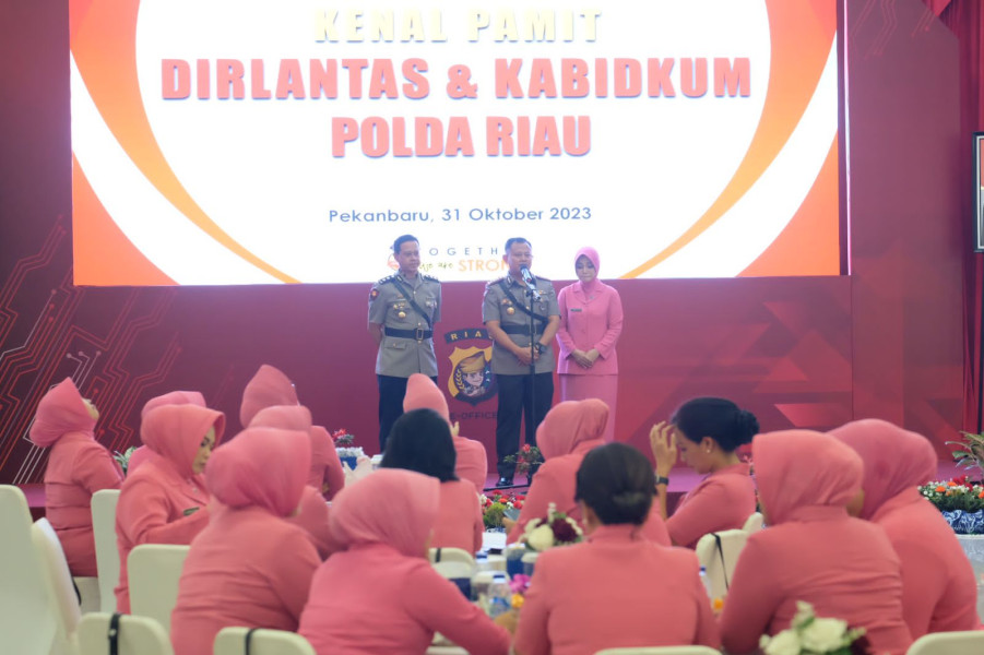 Kapolda Pimpin Sertijab Dirlantas dan Kabidkum Polda Riau