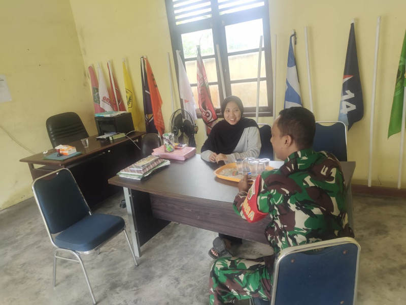 Babinsa Koramil Minas Serda Heppy Setyawan Giat Monitoring Pentahapan Pemilukada 2024 di Kantor PPK Minas