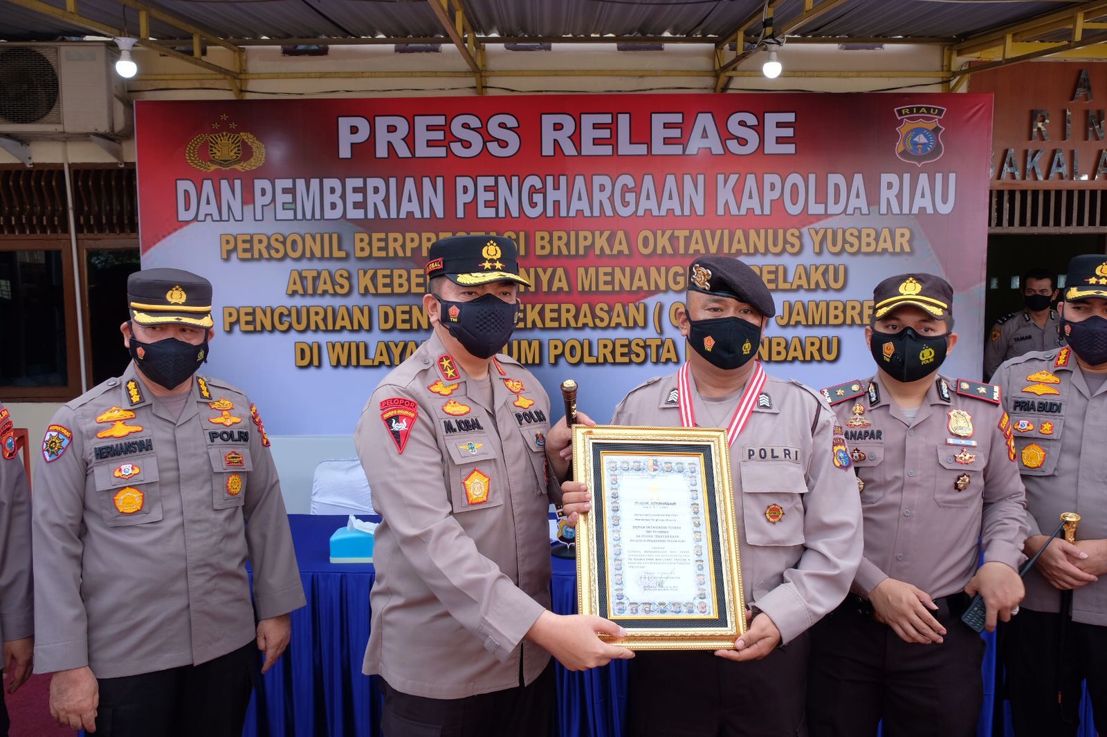 Aksi Heroik Polisi Gagalkan Jambret Di Riau,  Kapolda Beri Reward & Rekomendasi Sekolah