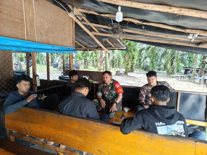 Babinsa Koramil 03/Minas Selalu Aktif Sosialisasi Kesehatan kepada Masyarakat Kp Muara Kelantan