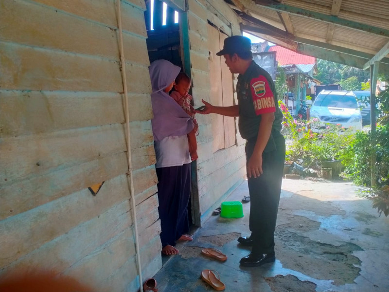 Babinsa Kampung Tasik Seminai Serma Edy S Lakukan Giat Rutin Pengecekan Anak Stunting