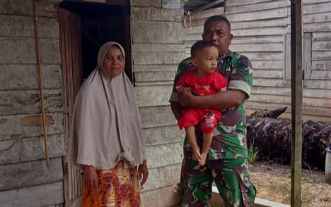 Babinsa Koramil 04/Perwang Sambangi Kediaman Warga Binaan di Kampung Sengkemang Lakukan Pengecekan Anak Stunting