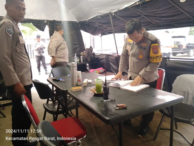 Tingkatkan Kewaspadaan Personel, Wkapolres Inhu Cek Pengamanan Kantor KPU