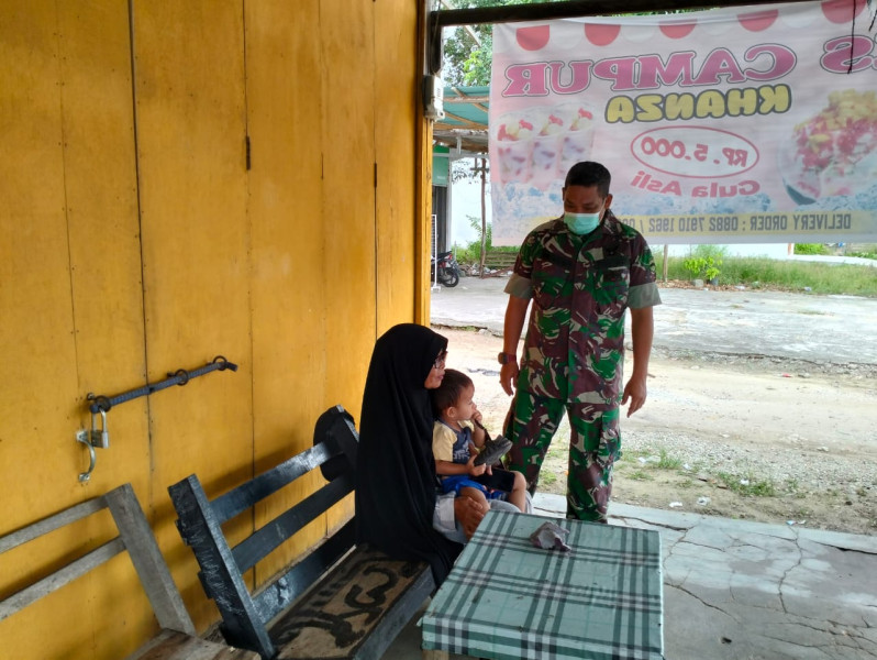 Babinsa Koramil 04/Perawang Pelda Ramli NST Giat Pengecekan Anak Stunting di Maredan Barat
