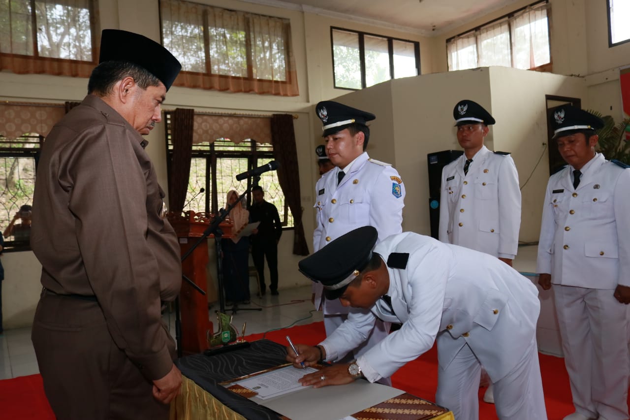 Bupati Siak H Alfedri Lantik 7 Pejabat PJ Penghulu Kampung Didua Kecamatan