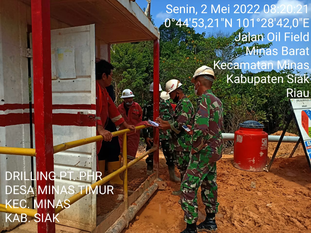 Jaga Keamanan Objek Vital Nasional, Babinsa Koramil 03/Minas Kembali Patroli Drilling