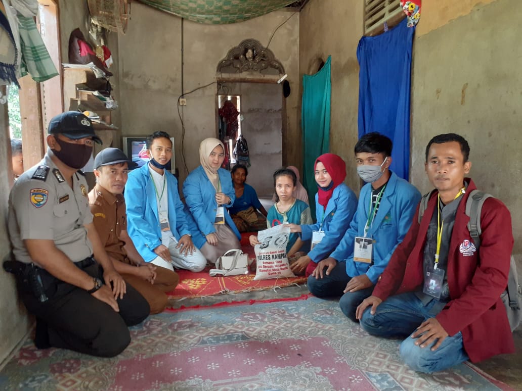 Tim KKN-DR UIN SUSKA Riau Bagikan Sembako Kepada Masyarakat Sipungguk