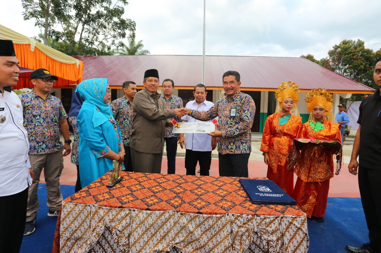 Bupati Alfedri, Resmikan Oprasional Lima Sekolah Program Kementrian PUPR di Lubuk Dalam