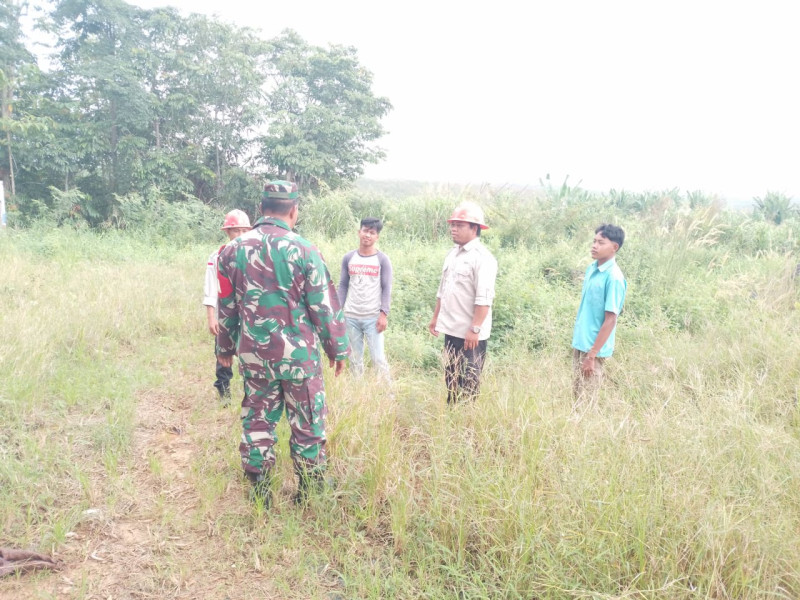 Babinsa Koramil 03/Minas Gelar Patroli Karhutla di Kampung Lubuk Umbut, Siak.